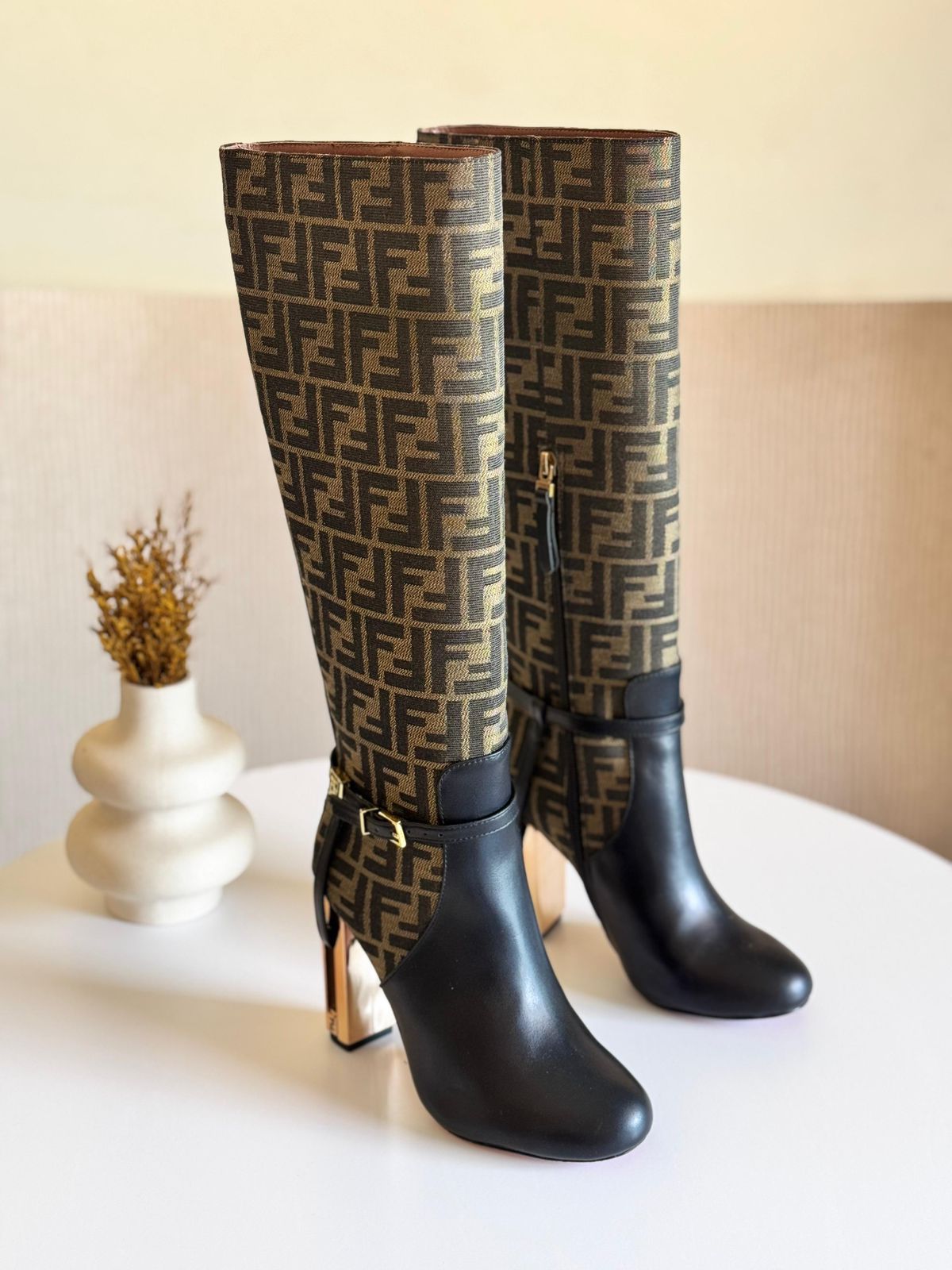 Sporty Low-Top Sneakers - Style 14